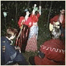 Выступление цыган возле трактира «Золотая змея», что во «Дворе чудес». Айне Бронко и Майя Рай